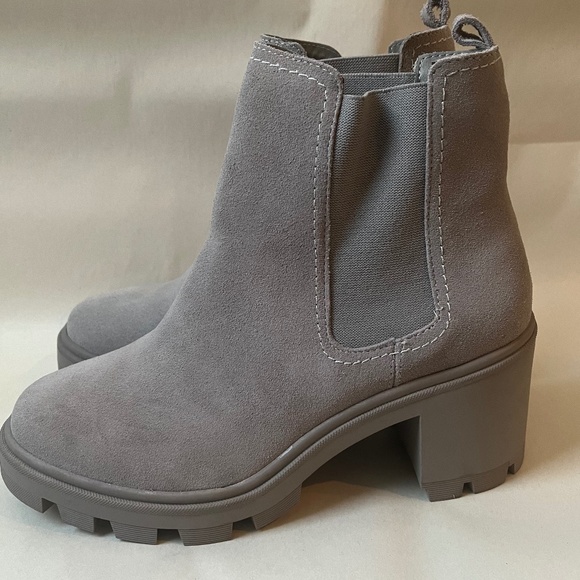 SPLENDID Melisa Suede Gray Combat Chunky Heel Chelsea Boots Shoes Booties - Picture 3 of 10
